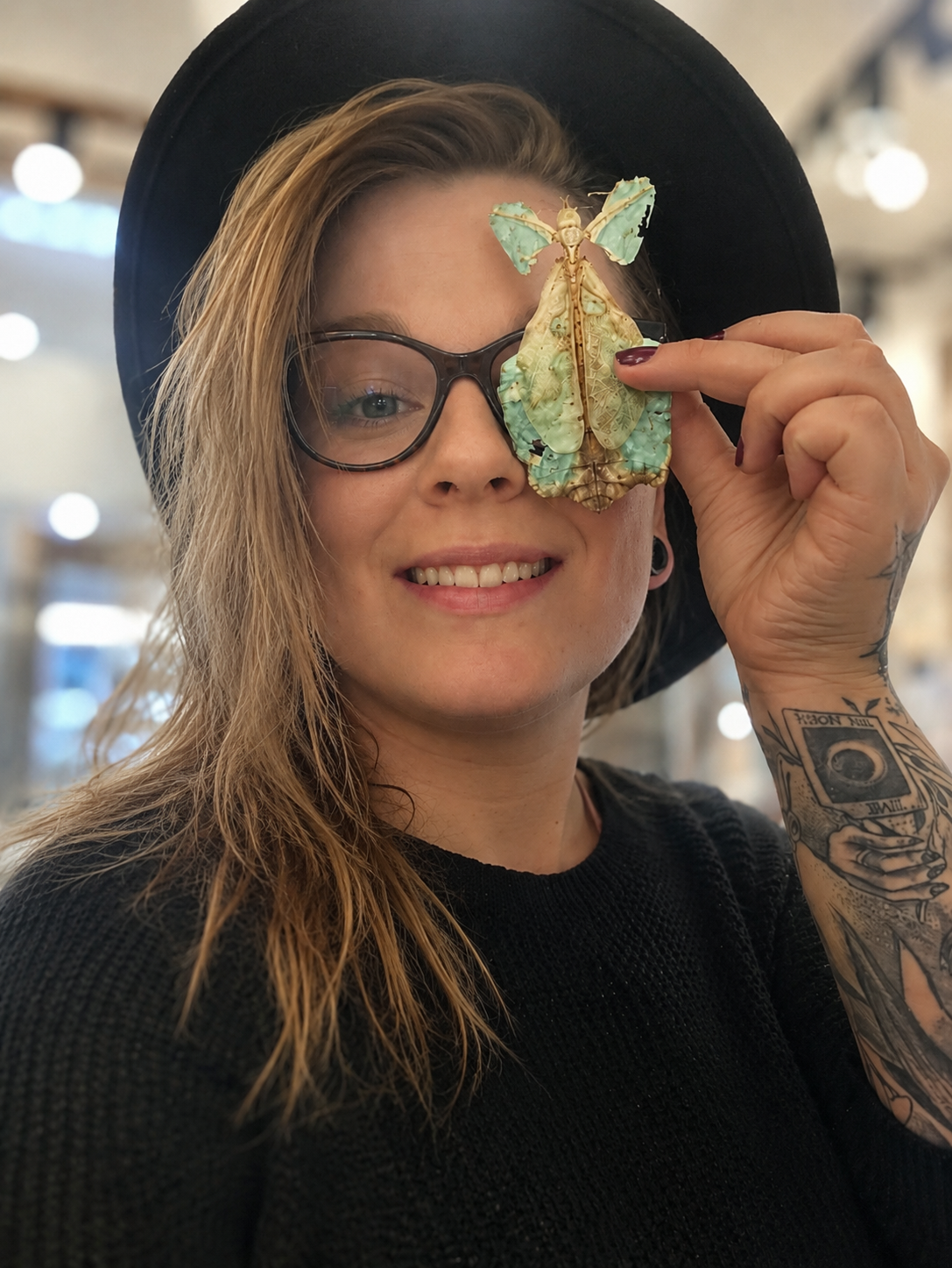 Sonch at her jewellery workbench in Prague